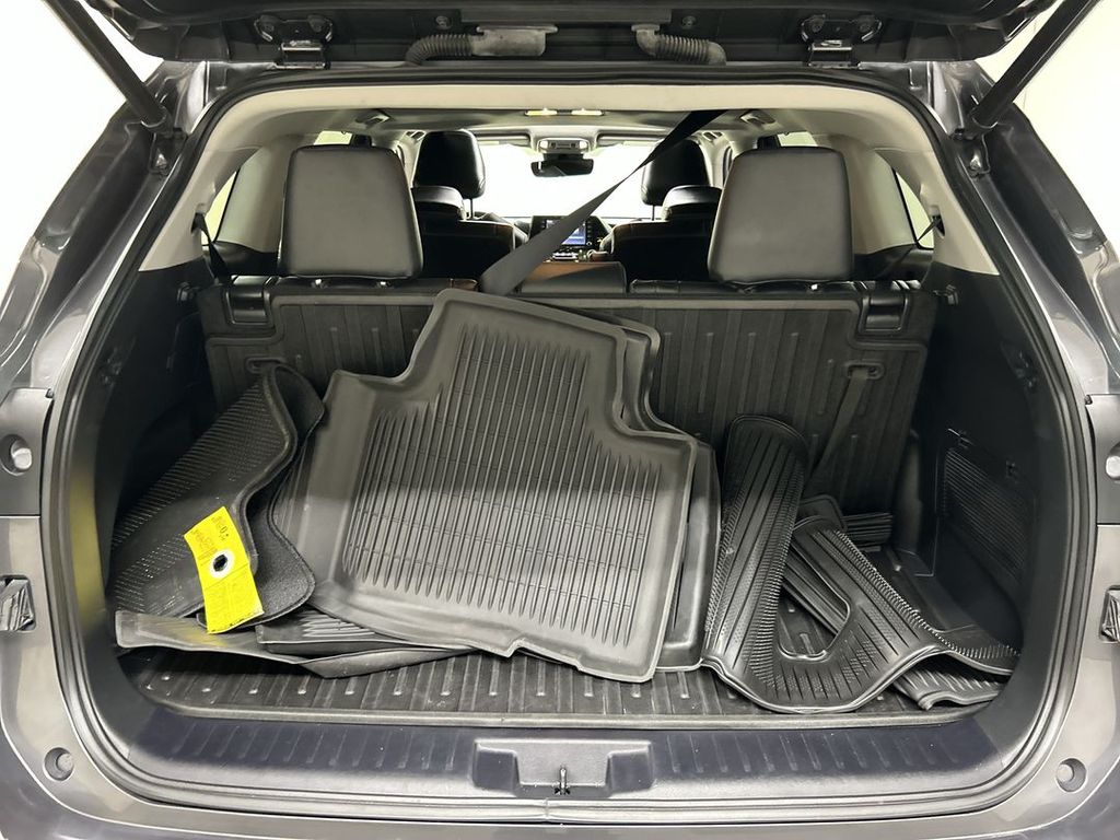 2022 Toyota Highlander XLE - Photo 23