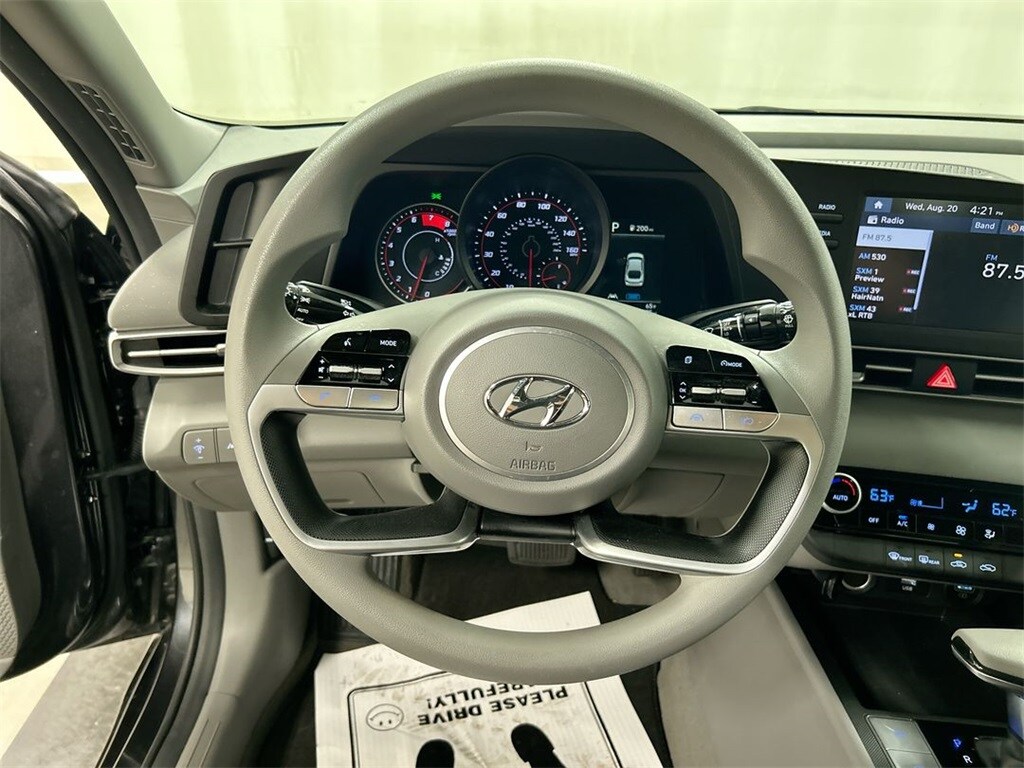 2023 Hyundai Elantra SEL photo 4