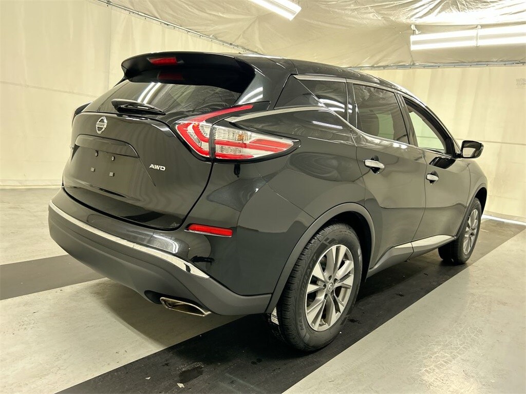 2016 Nissan Murano S photo 2