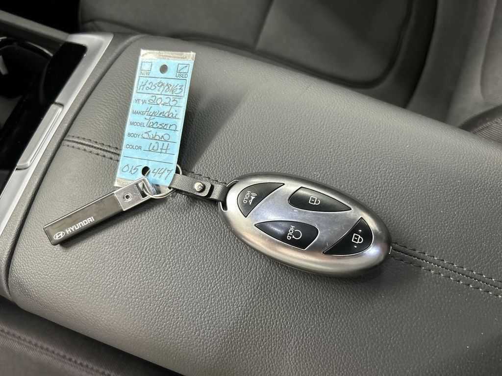 2025 Hyundai Tucson SE - Photo 12