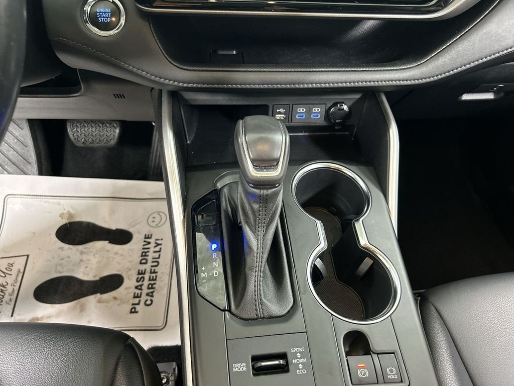 2022 Toyota Highlander XLE - Photo 17