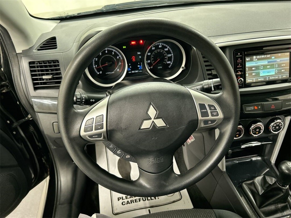 2017 Mitsubishi Lancer ES photo 4
