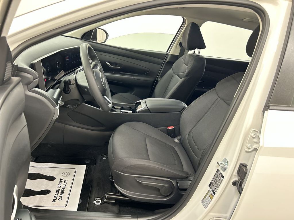 2025 Hyundai Tucson SE - Photo 9