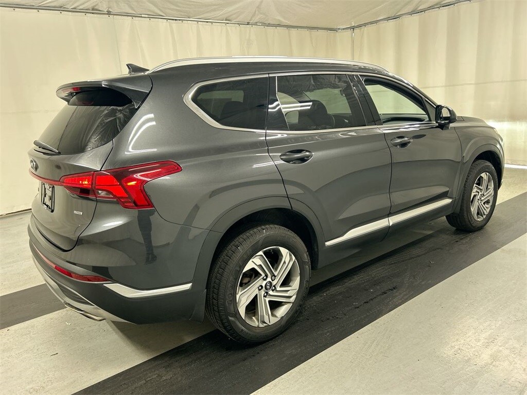 2022 Hyundai Santa Fe SEL photo 2