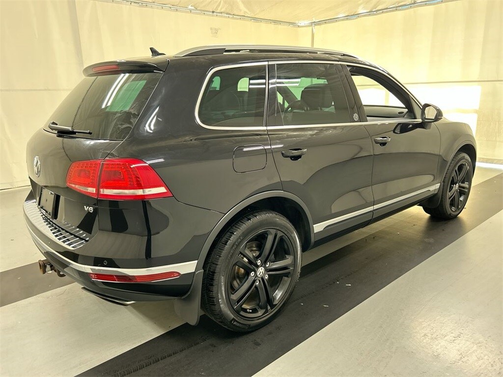 2017 Volkswagen Touareg V6 photo 2