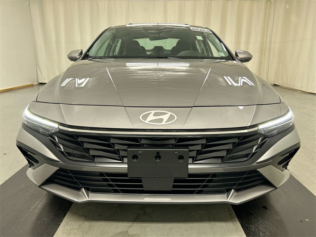 2024 Hyundai Elantra SEL Convenience photo 3