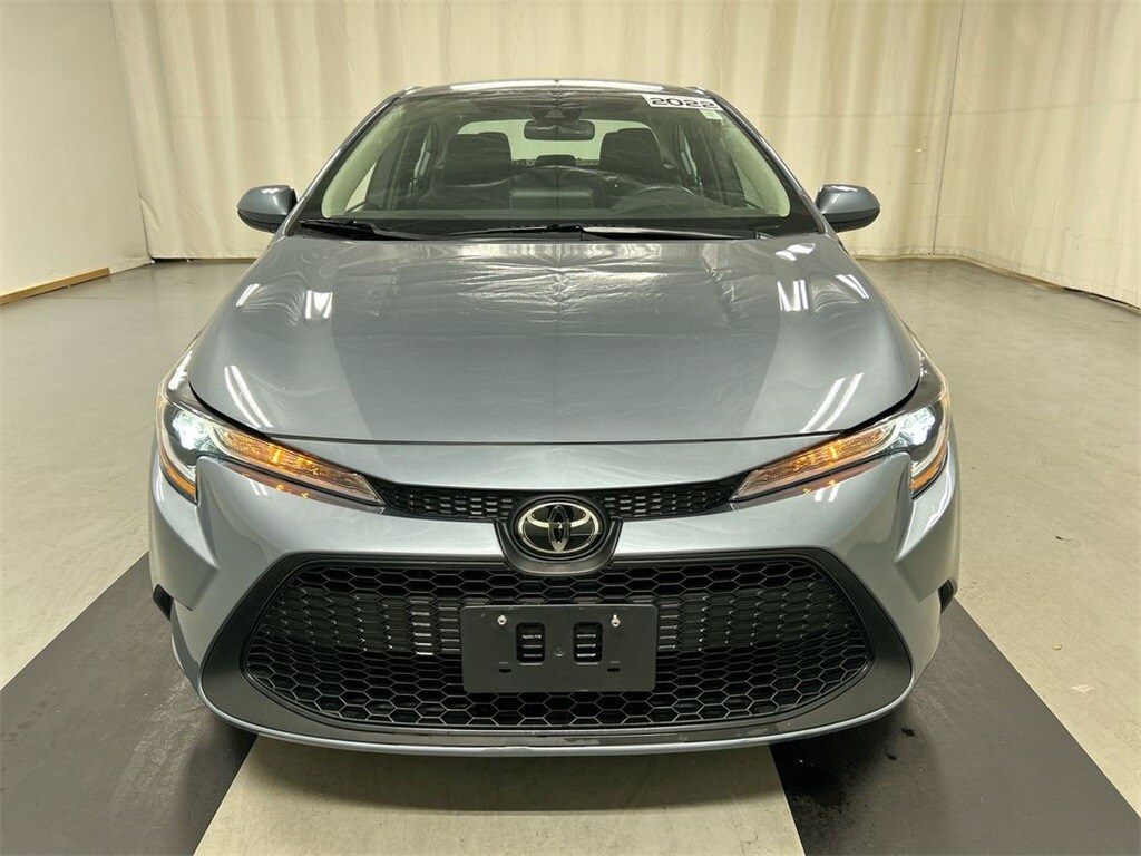 2022 Toyota Corolla LE photo 3
