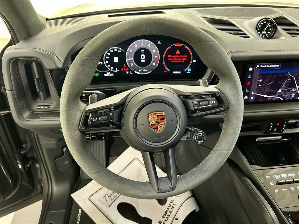 2025 Porsche Cayenne GTS photo 4