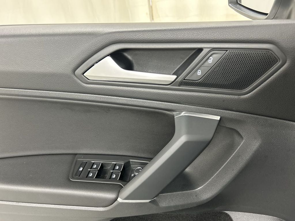 2020 Volkswagen Tiguan SE R-LINE BLACK - Photo 11