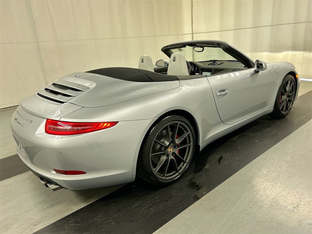 2014 Porsche 911 S Cabriolet photo 2