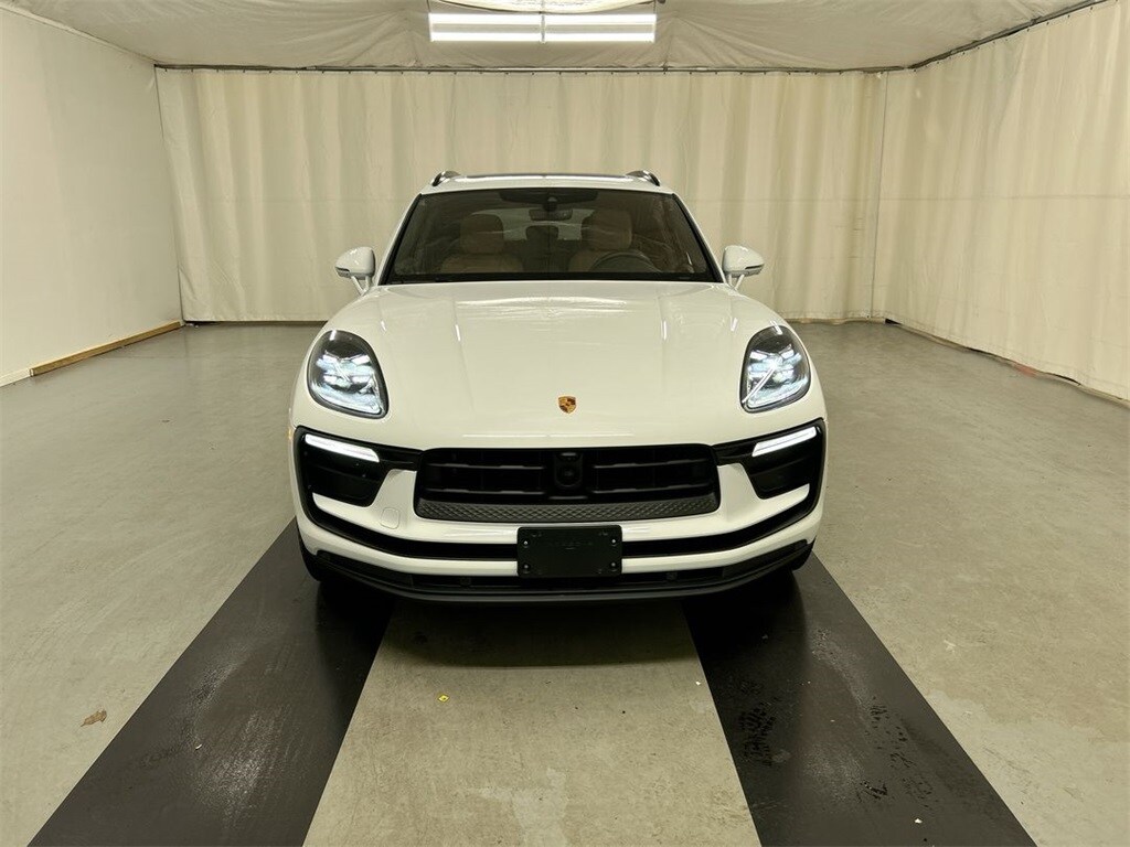 2024 Porsche Macan Base photo 3
