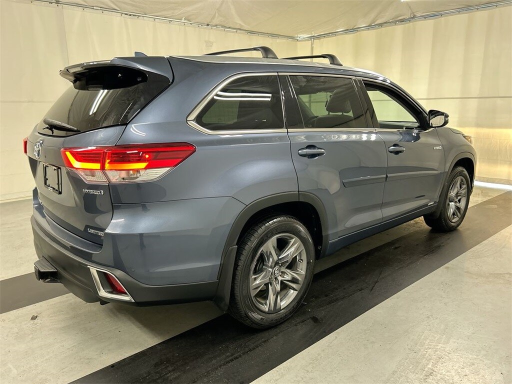 2017 Toyota Highlander Limited Platinum photo 2