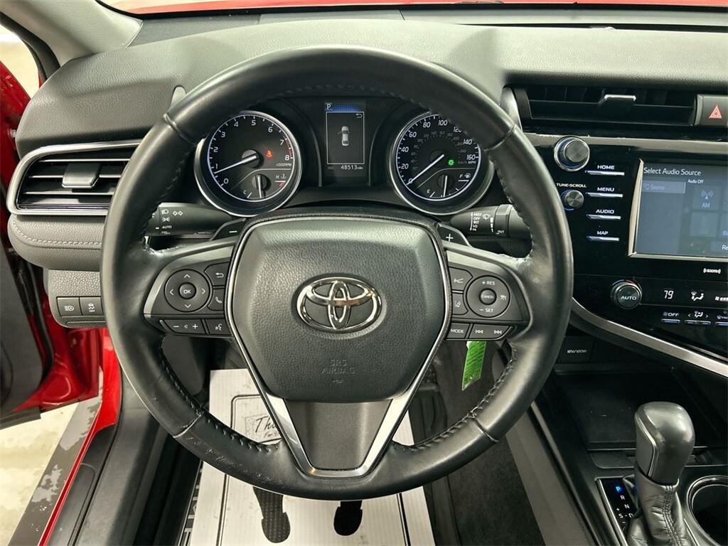 2020 Toyota Camry SE photo 4