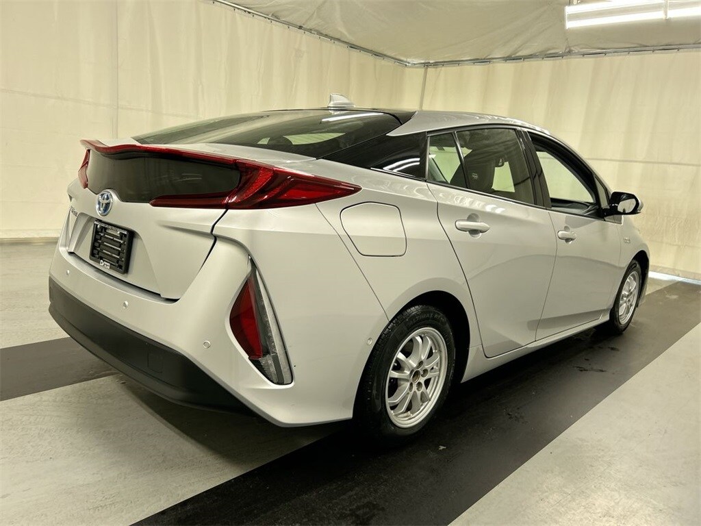 2018 Toyota Prius Prime Plus photo 2