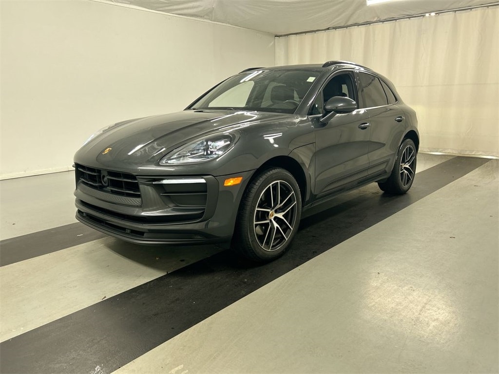 2022 Porsche Macan Base's photo