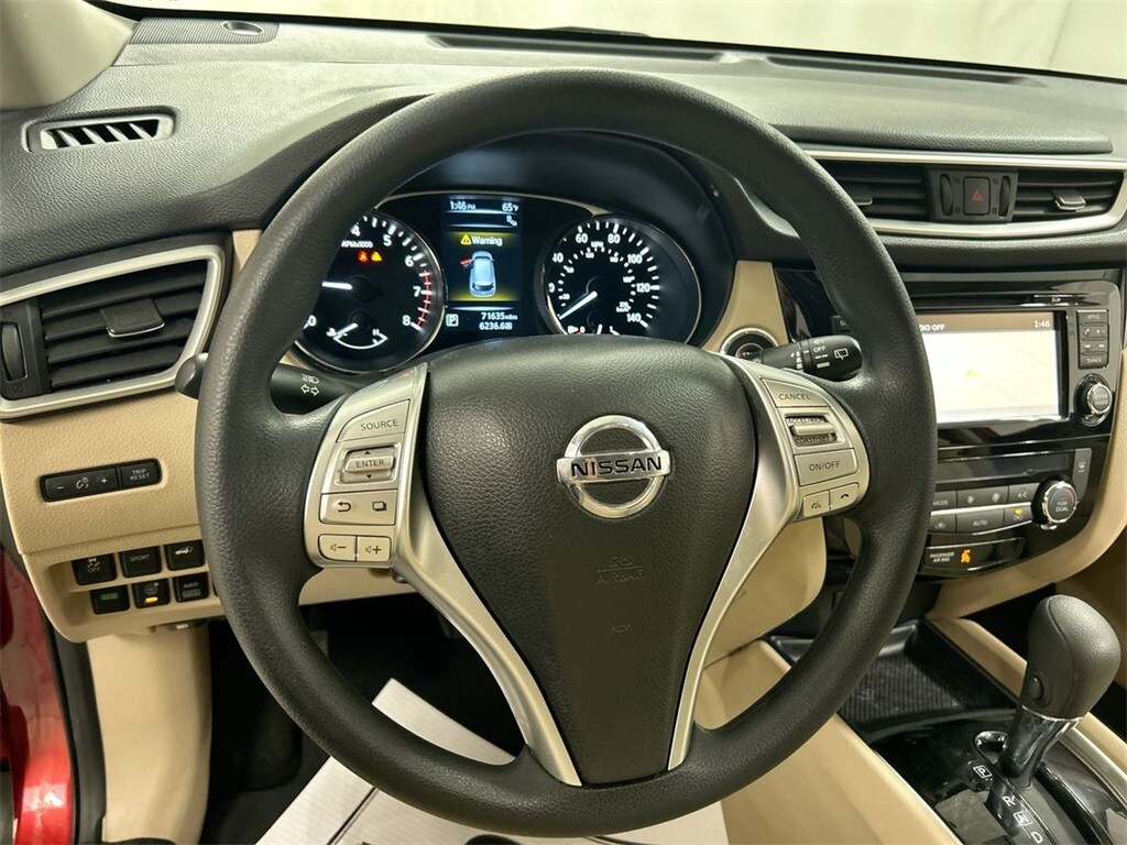 2016 Nissan Rogue SV photo 3