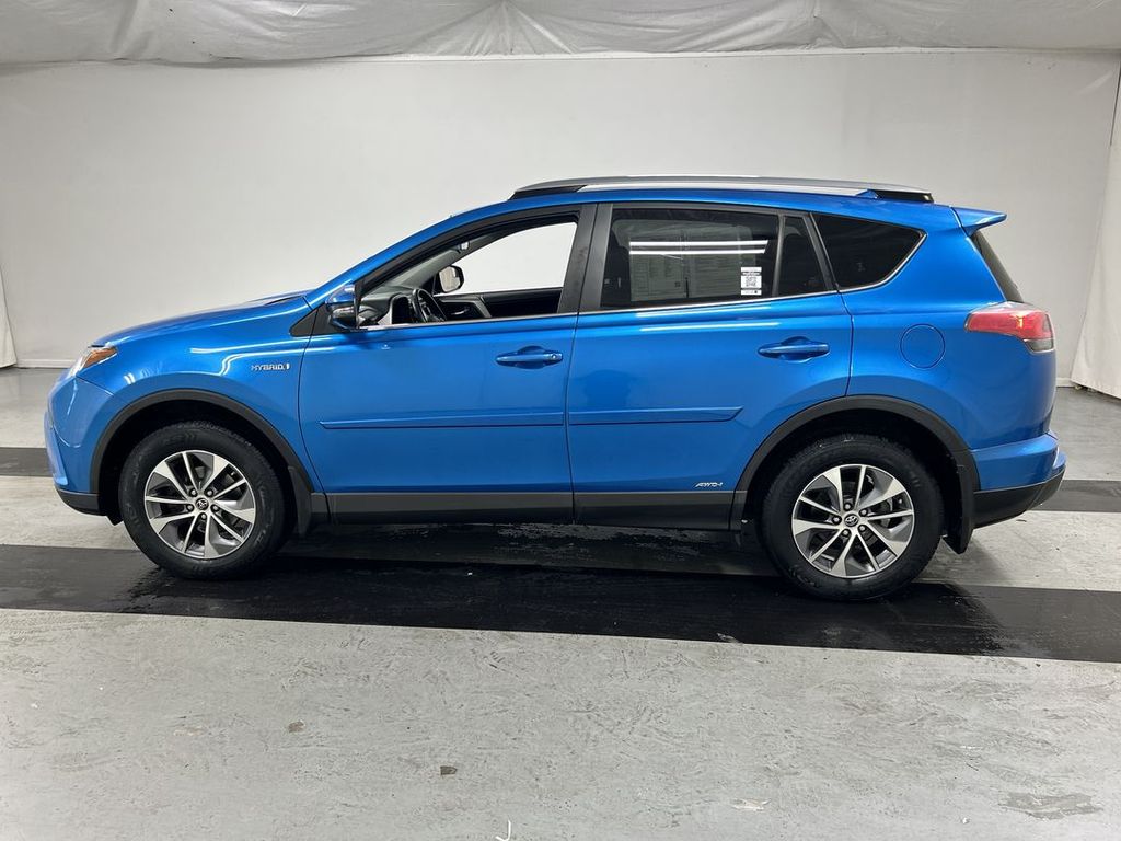 2017 Toyota RAV4 XLE - Photo 6