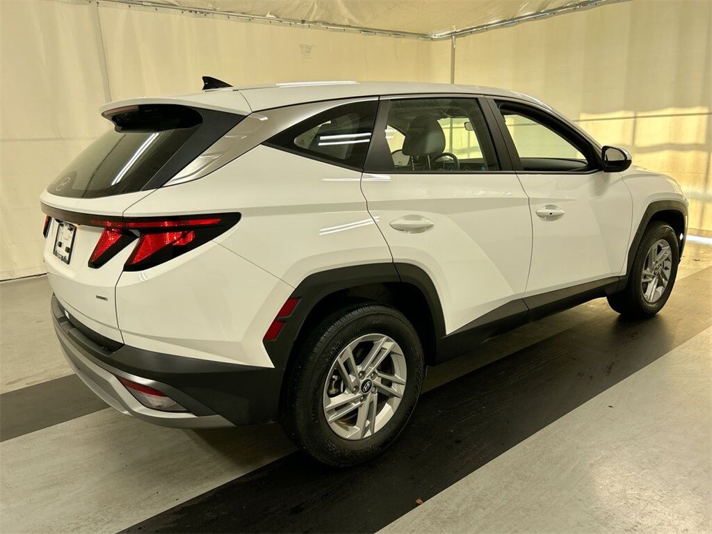 2025 Hyundai Tucson SE photo 2