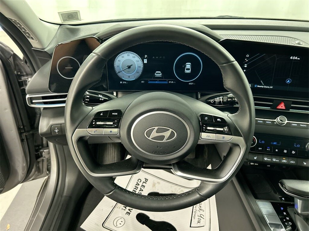 2024 Hyundai Elantra SEL Convenience photo 4