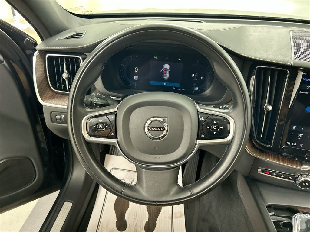 2022 Volvo XC60 B5 Inscription photo 4