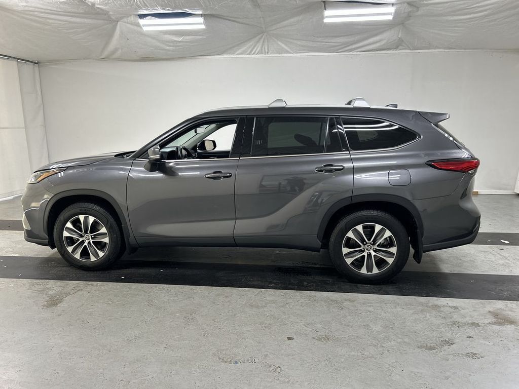 2022 Toyota Highlander XLE - Photo 6