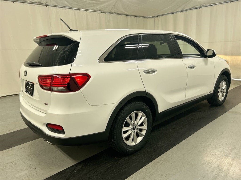 2019 Kia Sorento LX photo 2