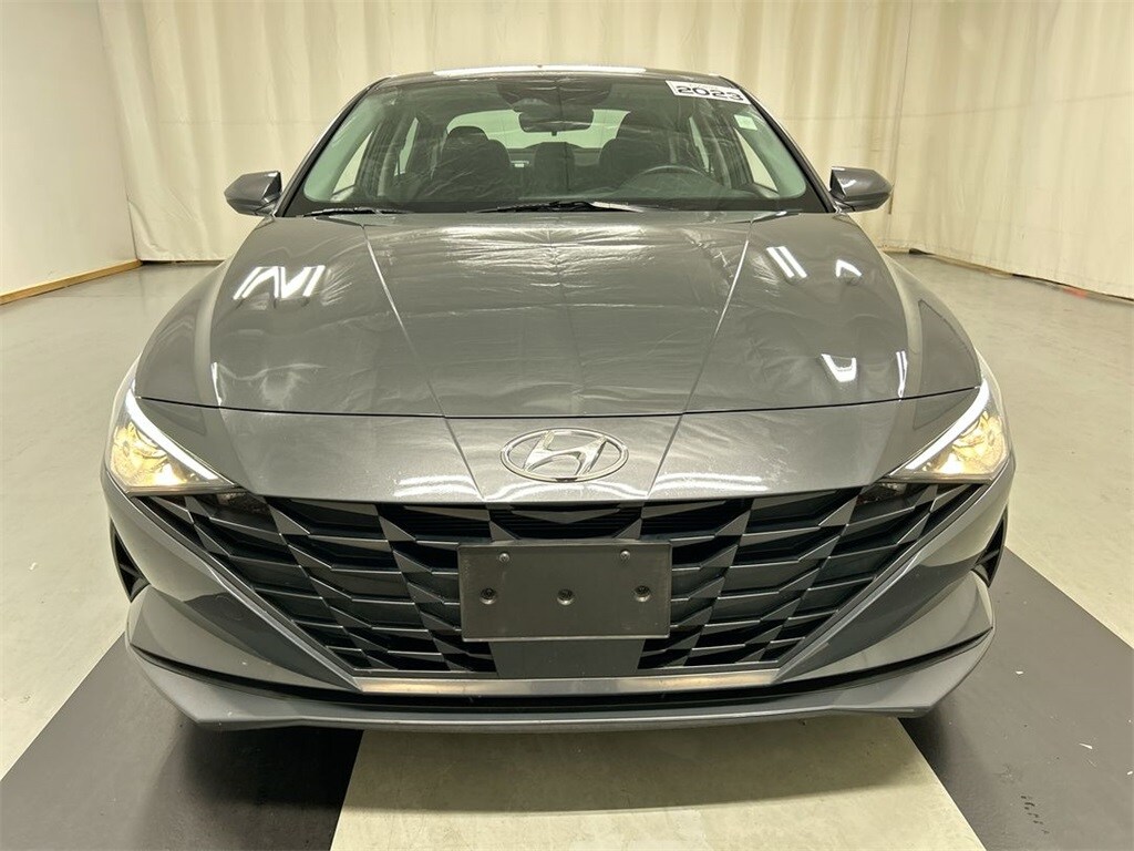 2023 Hyundai Elantra SEL photo 3