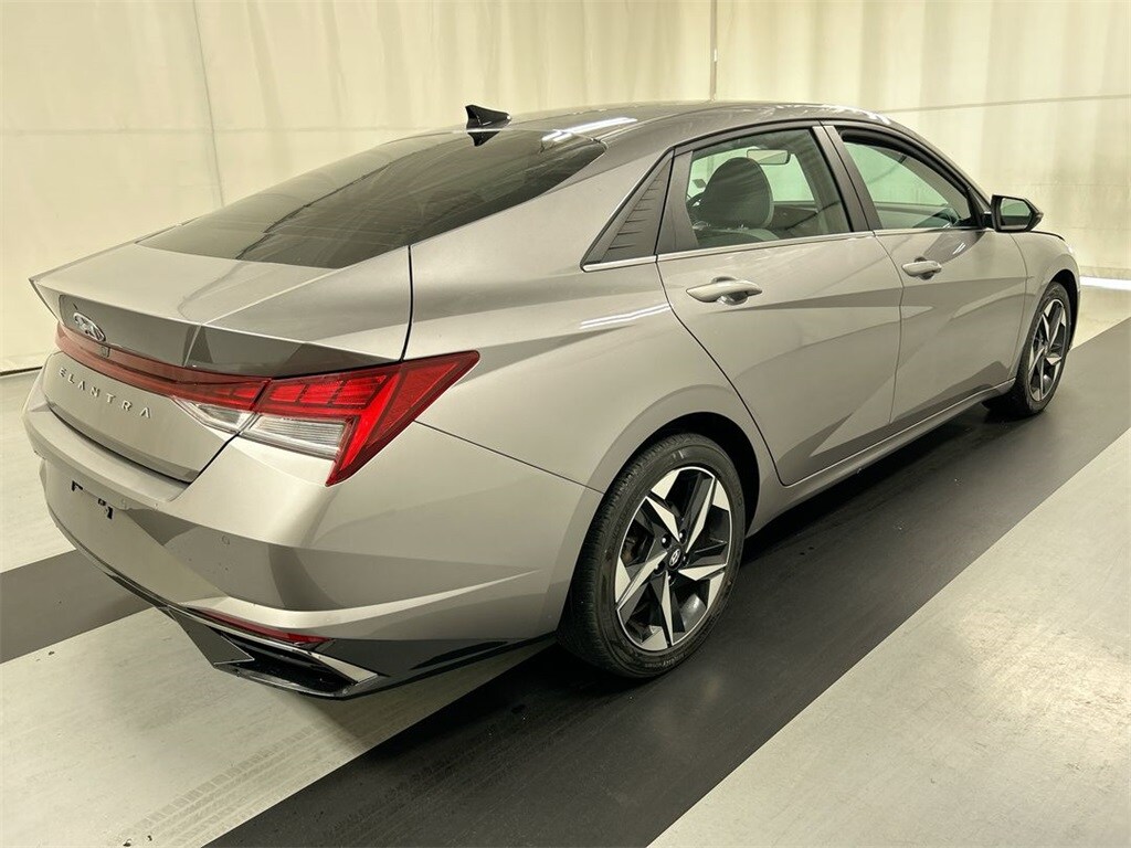 2023 Hyundai Elantra Limited photo 2