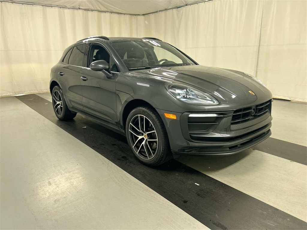 2022 Porsche Macan Base's photo