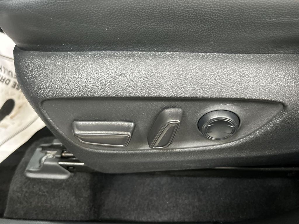 2022 Toyota Highlander XLE - Photo 10