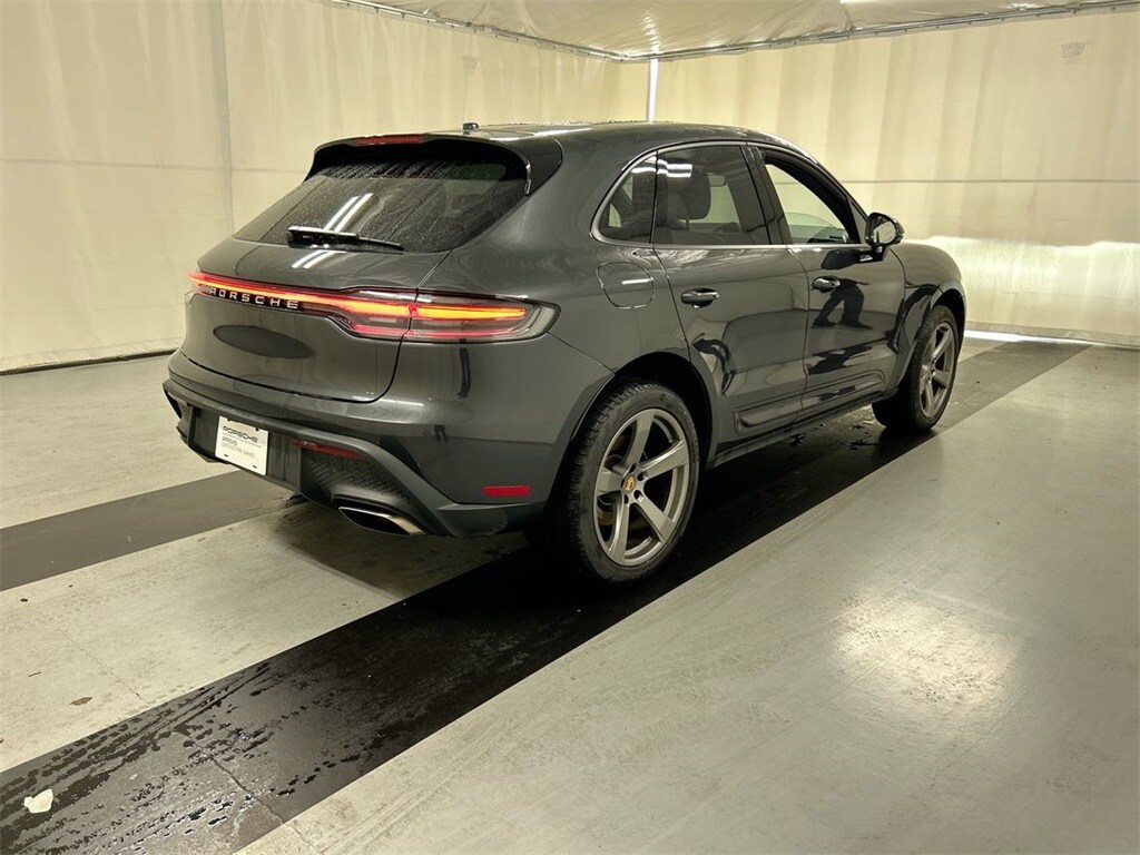 2024 Porsche Macan Base photo 3