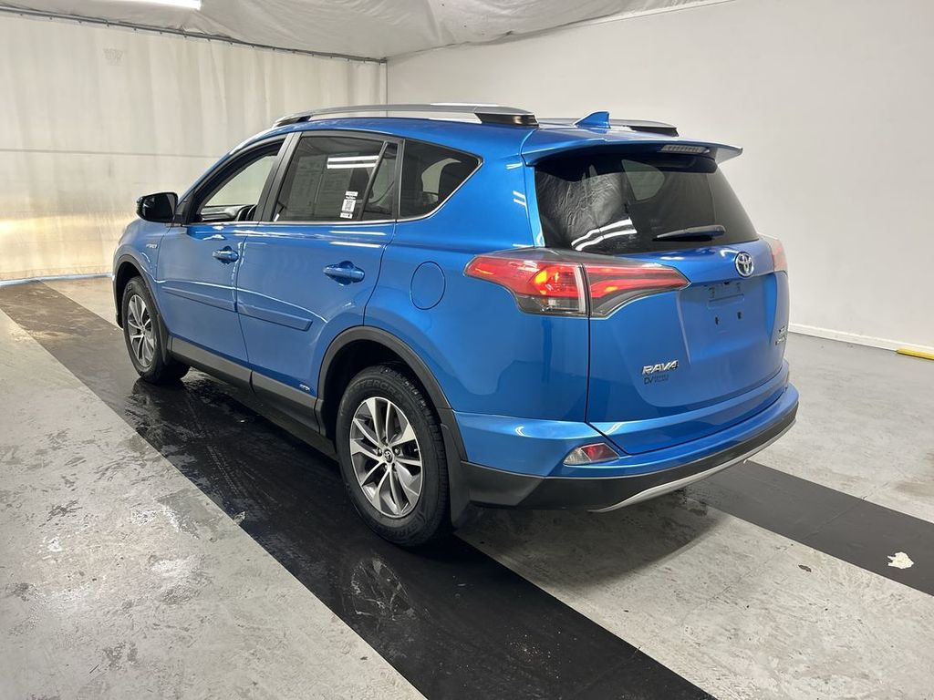 2017 Toyota RAV4 XLE - Photo 7