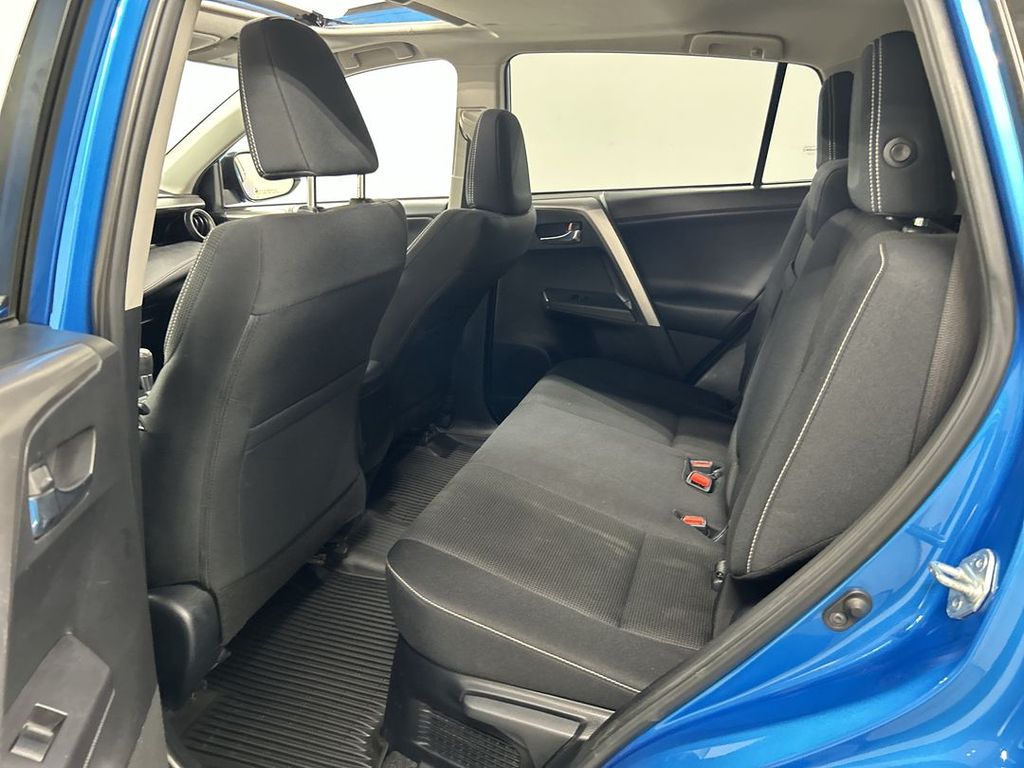 2017 Toyota RAV4 XLE - Photo 20