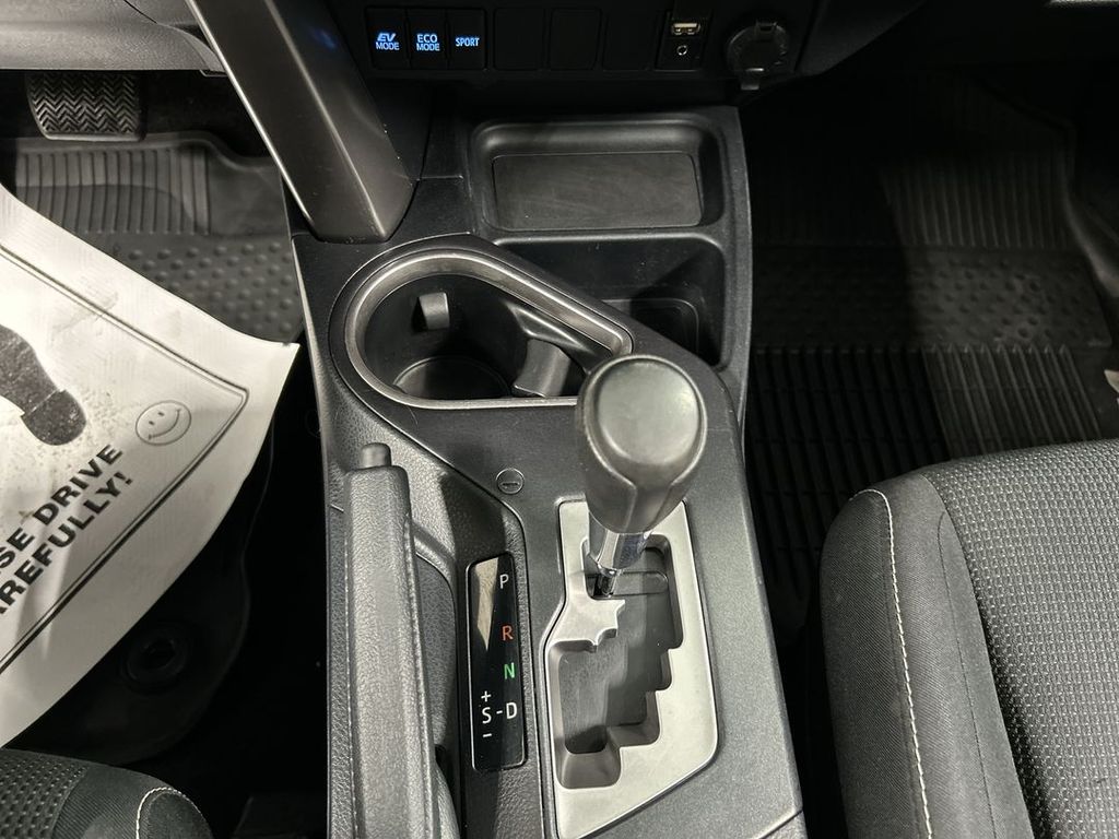 2017 Toyota RAV4 XLE - Photo 17