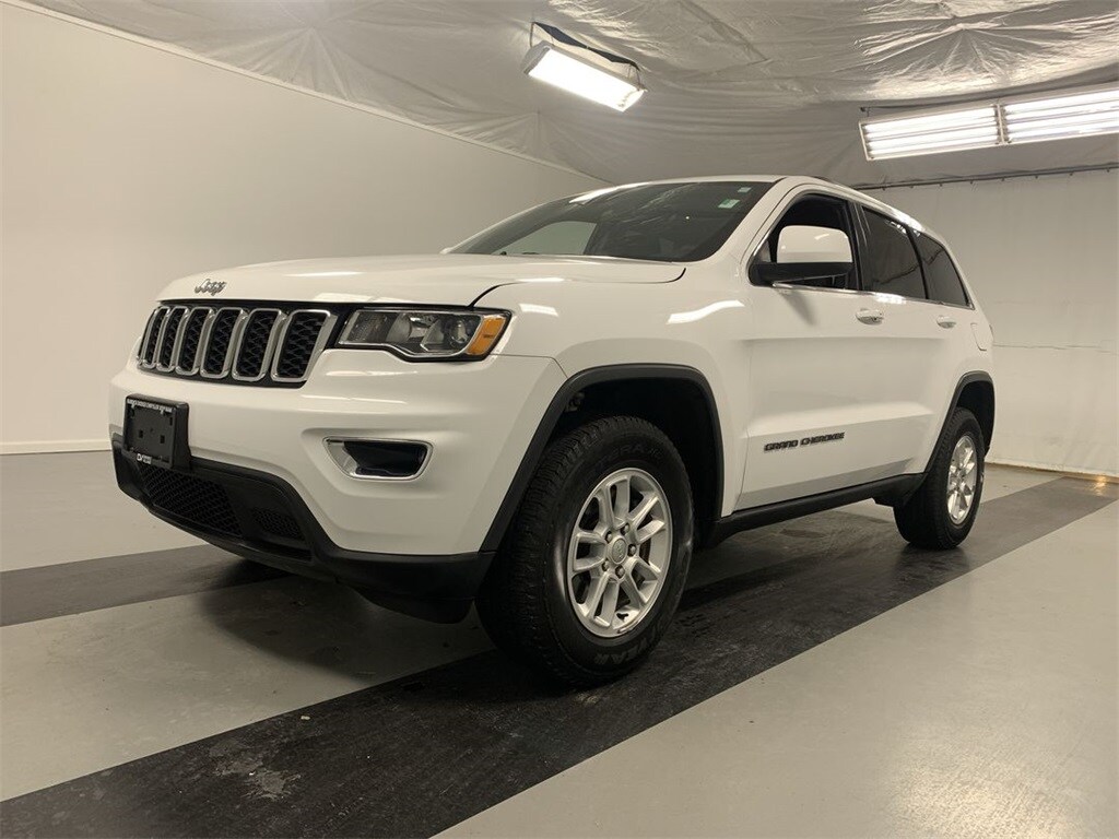 2019 Jeep Grand Cherokee Laredo E photo 2