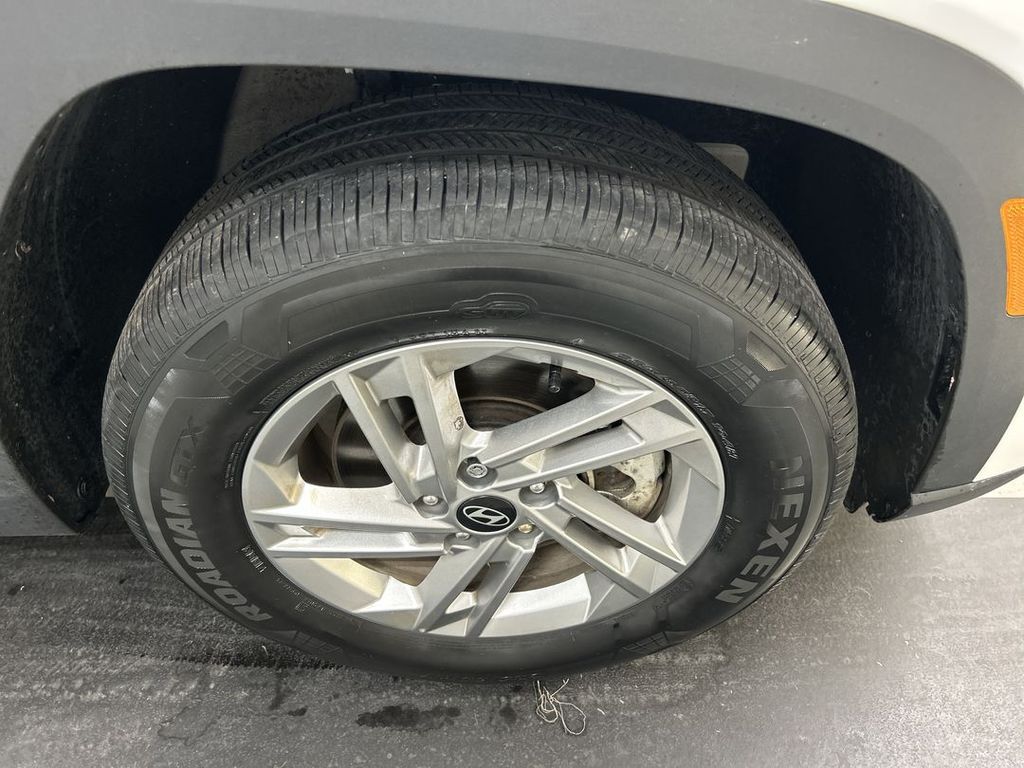 2025 Hyundai Tucson SE - Photo 8