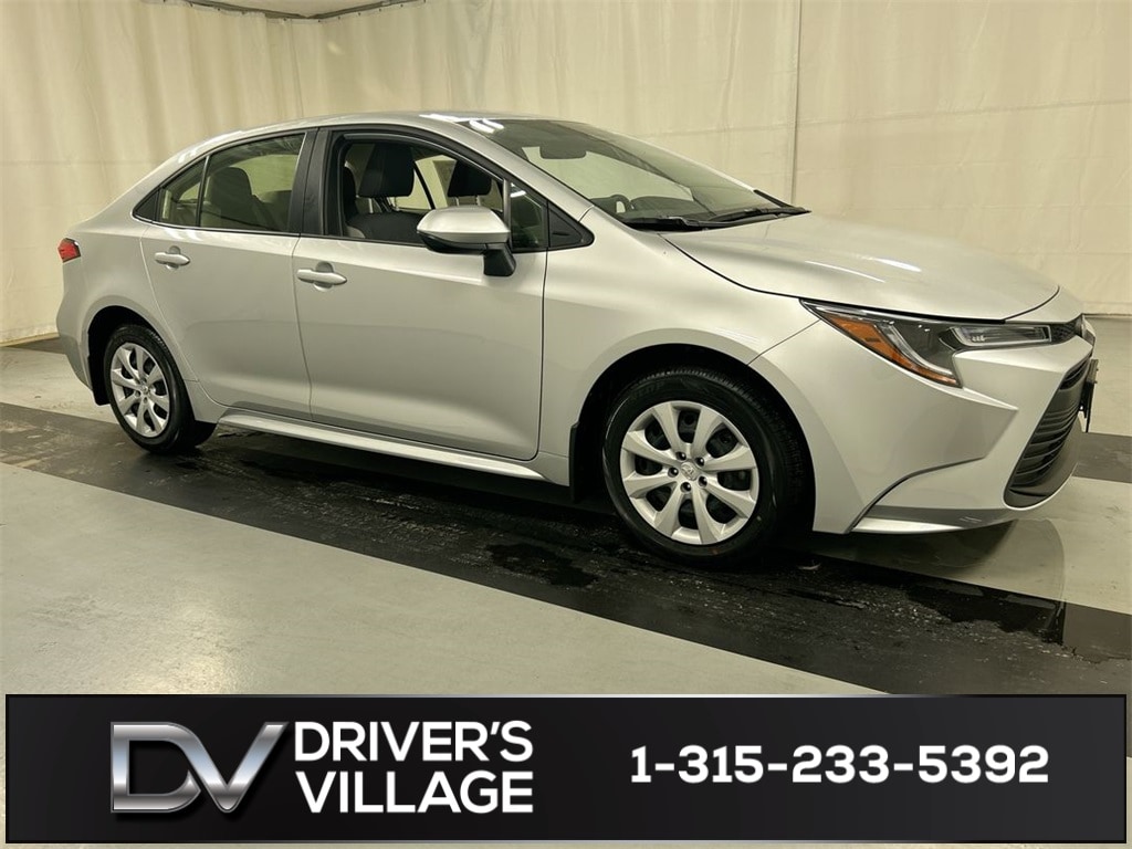 2024 Toyota Corolla LE's photo