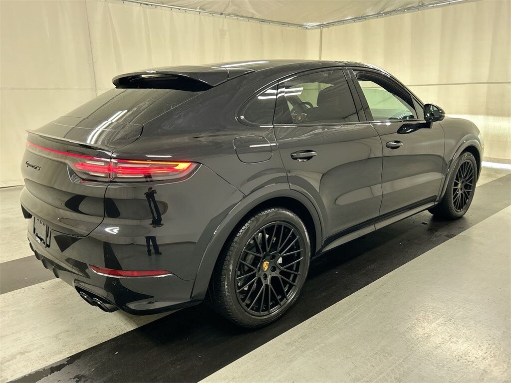 2021 Porsche Cayenne Coupe GTS photo 2