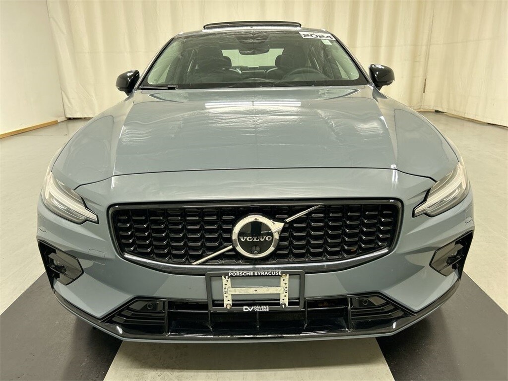 2024 Volvo S60 B5 Plus photo 3