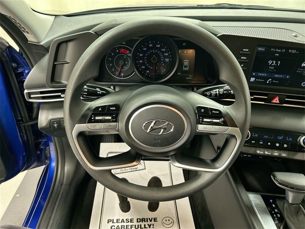 2023 Hyundai Elantra SEL photo 4