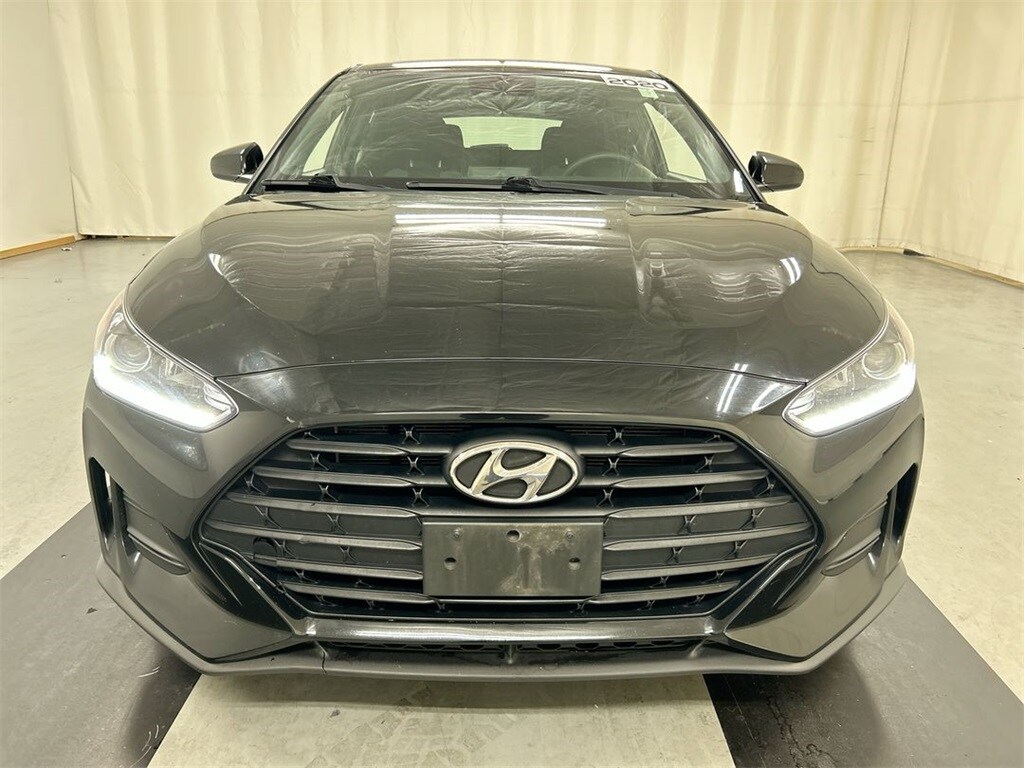 2020 Hyundai Veloster 2.0L Premium photo 2