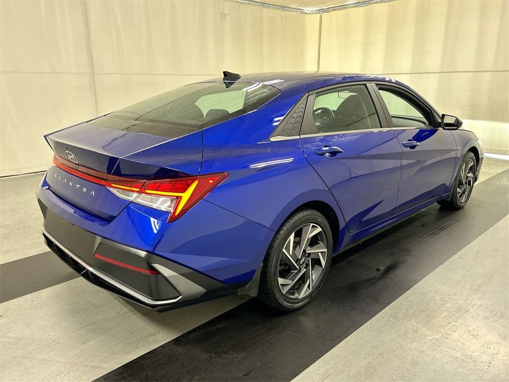 2024 Hyundai Elantra SEL photo 2