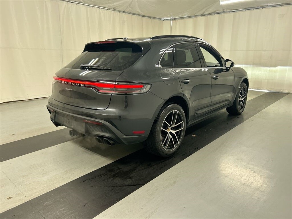 2022 Porsche Macan Base photo 2
