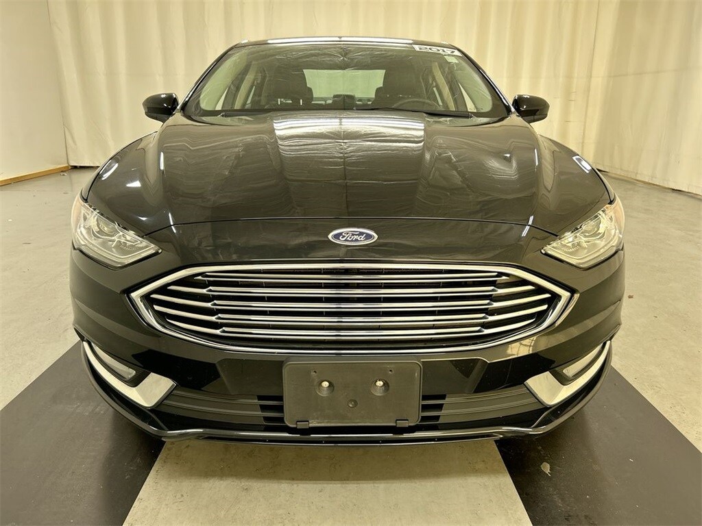 2017 Ford Fusion SE photo 3