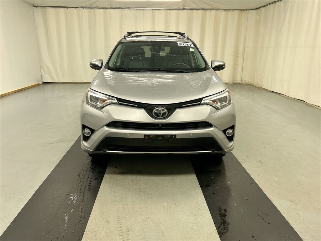 2017 Toyota RAV4 Platinum photo 3