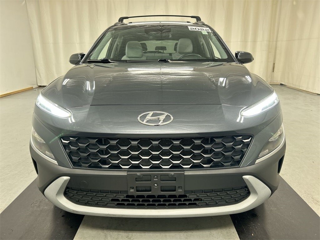 2022 Hyundai Kona SEL photo 2