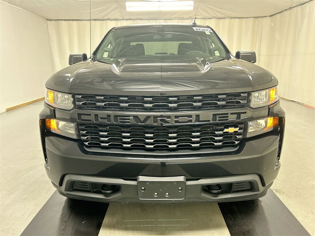 2020 Chevrolet Silverado 1500 Custom photo 2