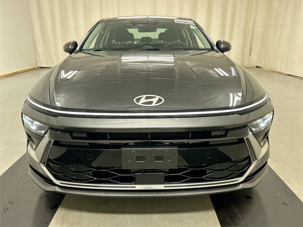 2025 Hyundai Sonata SEL photo 3