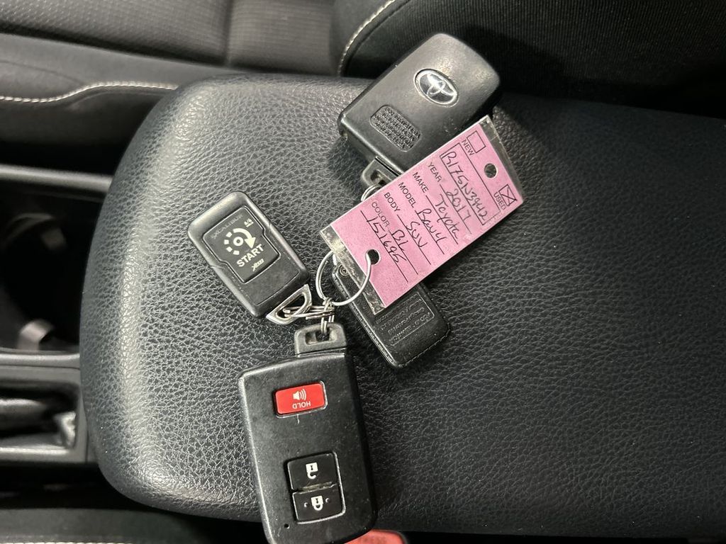 2017 Toyota RAV4 XLE - Photo 12