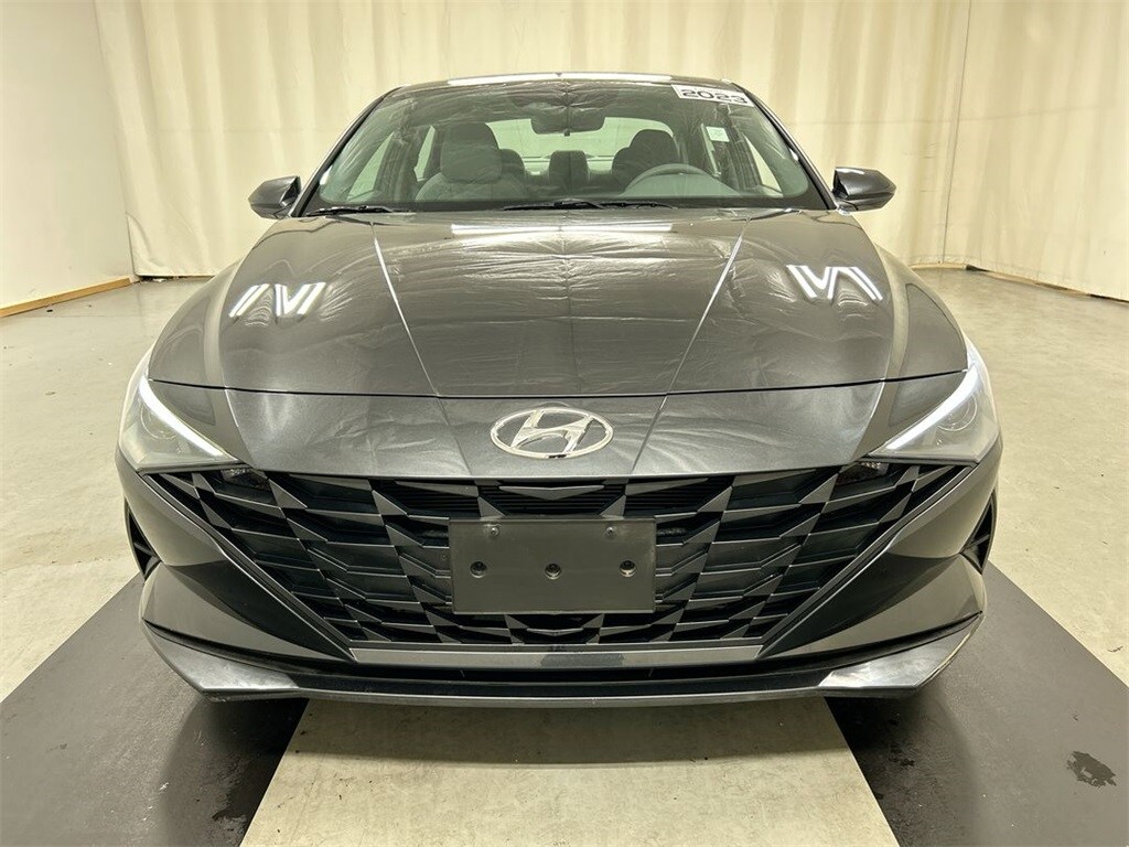 2023 Hyundai Elantra SEL photo 3
